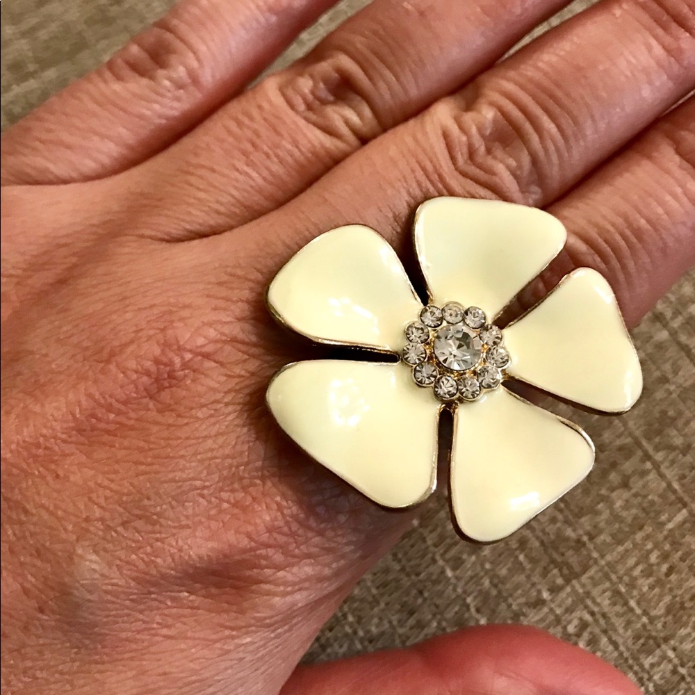 Flower Ring - Picture 3 of 7